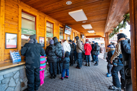 December 26, 2018 South Lake Tahoe / CA / USA - People buying Heavenly Scenic Gondola and Lift Ticketsのeditorial素材