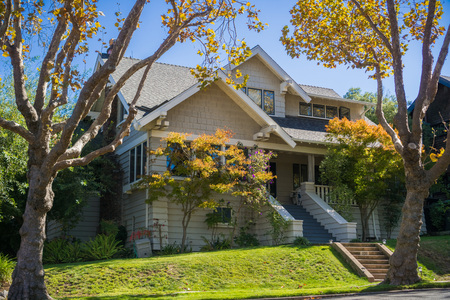 House in a residential neighborhood in Oakland, Francisco bay on a sunny day, Californiaのeditorial素材