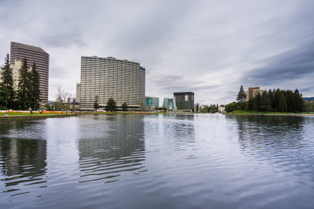 March 26, 2017 Oakland/CA/USA - The shoreline of Lake Merritt on a cloudy dayのeditorial素材