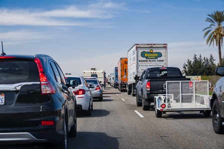 March 19, 2018 Lebec / CA / USA - Heavy traffic on I-5 interstate, south Californiaのeditorial素材
