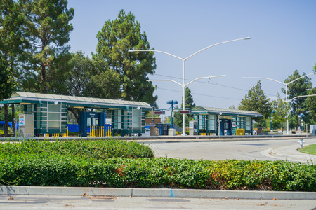 August 17, 2017 Sunnyvale/CA/USA - Light rail VTA stop to downtown Mountain View on a sunny day in south San Francisco bayのeditorial素材