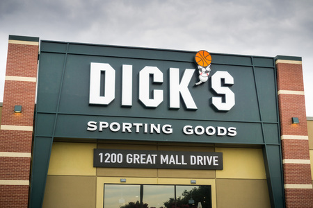 August 4, 2017 Milpitas/CA/USA - Dick's Sporting Goods store entrance located at the Great Mall, San Francisco bay areaのeditorial素材
