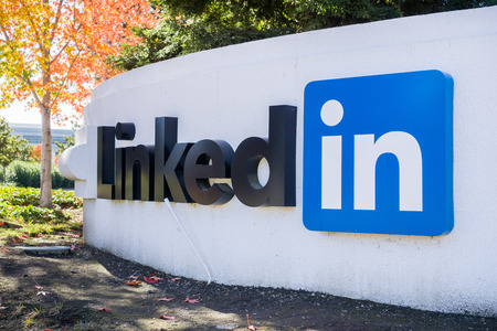 November 17, 2017 Sunnyvale/CA/USA - Large LinkedIn sign at the Sunnyvale offices, Silicon Valley, San Francisco bay areaのeditorial素材