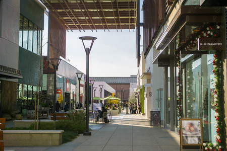 December 7, 2017 Palo Alto / CA / USA - Walking through the open air Stanford shopping center, San Francisco bay areaのeditorial素材