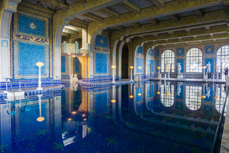 December 23, 2017 San Simeon / CA / USA - The beautiful indoor Roman Pool, Hearst Castleのeditorial素材