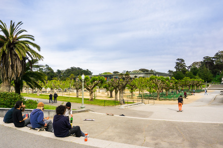 May 6, 2018 San Francisco / CA / USA - Young people skateboarding and having fun in Golden Gate Parkのeditorial素材