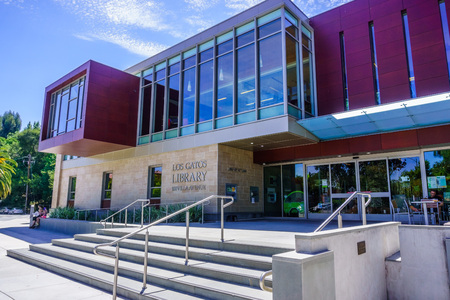 July 30, 2018 Los Gatos / CA / USA - The new and modern Los Gatos Library in the downtown area, next to the Civic Center; south San Francisco bay areaのeditorial素材