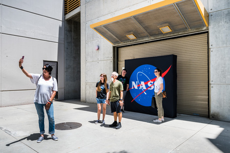 June 10, 2018 La Canada Flintridge / CA / USA -  Visitors to the "A ticket to explore JPL" annual event taking selfies with the NASA logoのeditorial素材