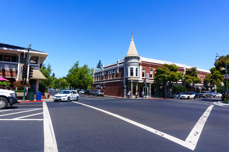 July 30, 2018 Los Gatos / CA / USA - Shopping street in downtown Los Gatos, south San Francisco bay areaのeditorial素材