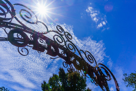 July 30, 2018 Los Gatos / CA / USA - Forged iron gate at the entrance to the Old Town Center Shopping and Dining area in downtown Los Gatos, south San Francisco bayのeditorial素材