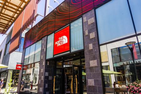 August 2, 2018 Palo Alto / CA / USA - The North Face store located in the upscale open air Stanford Shopping Mall, Silicon Valley, Californiaのeditorial素材
