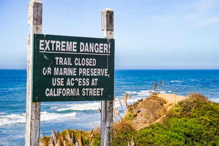 Sign on the Pacific Coast - Trail closure, Californiaの写真素材