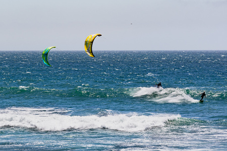 June 6, 2019 Davenport / CA / USA - People kite surfing in the Pacific Ocean, near Santa Cruz, on a sunny and warm dayのeditorial素材