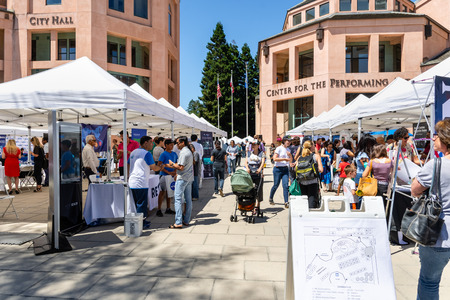 July 16, 2019 Mountain View / CA / USA - People visiting the Technology Showcase, a one-day outdoor event where local tech companies and start ups present their latest products; Silicon Valleyのeditorial素材