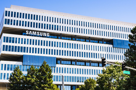 August 1, 2019 San Jose / CA / USA - The modern HQ of Samsung Electronics Device Solutions America and Samsung Semiconductor Inc, located in Silicon Valley; subsidiary of Samsung Electronics, Ltdのeditorial素材