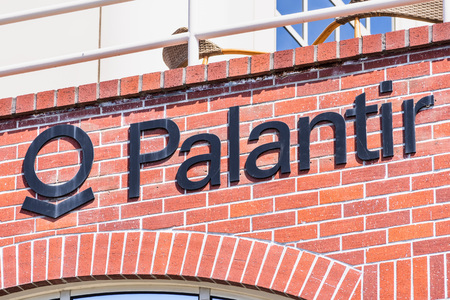 July 30, 2019 Palo Alto / CA / USA - Palantir logo displayed at their HQ in Silicon Valley; Palantir Technologies is a private American software company that specializes in big data analyticsのeditorial素材