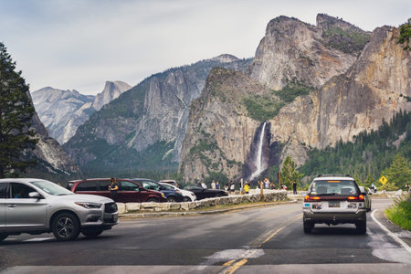 June 27, 2019 Yosemite National Park / CA / USA - Tourists gathered at the Tunnel View vista point; Bridalveil Fall and Half Dome visible in the backgroundのeditorial素材