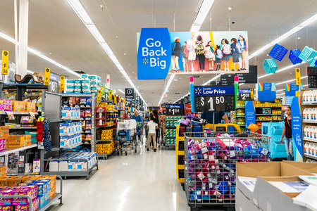 August 8, 2019 Mountain View / CA / USA - Aisle in one of Walmart's stores in south San Francisco bay area; Go Back big banner advertising the back to school area of the storeのeditorial素材