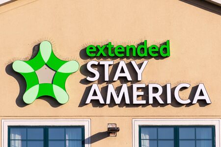 August 23, 2019 Fremont / CA / USA - Extended Stay America sign at a hotel in San Francisco Bay Area; Extended Stay America, Inc. is the operator of an economy, extended-stay hotel chainのeditorial素材