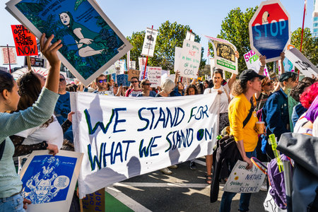 Sep 20, 2019 San Francisco / CA / USA - Participants at the Climate Strike Rally carrying placards and banners, protesting in front of San Francisco Federal Building, Nancy Pelosiâs officeのeditorial素材