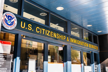 Nov 17, 2019 San Francisco / CA / USA - U.S. Citizenship and Immigration Services (USCIS) office located in downtown San Francisco; USCIS is an agency of the U.S. Department of Homeland Security (DHS)のeditorial素材