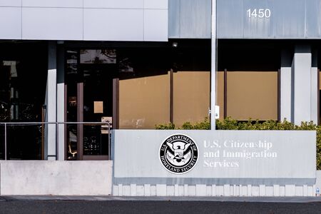 Nov 20, 2019 Santa Clara / CA / USA - U.S. Citizenship and Immigration Services (USCIS) office located in Silicon Valley; USCIS is an agency of the U.S. Department of Homeland Security (DHS)のeditorial素材