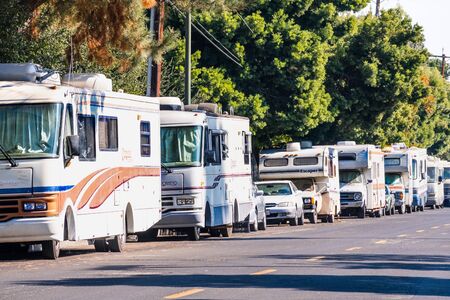 Nov 6, 2019 Mountain View / CA / USA - Campers and RVs parked close to each other on a public street in Silicon Valley; symbol of the housing crisis existing in the San Francisco Bay Areaのeditorial素材