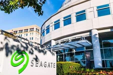 Nov 24, 2019 Cupertino / CA / USA - Seagate Technology PLC headquarters in Silicon Valley; Seagate is an American data storage company incorporated in Dublin, Irelandのeditorial素材