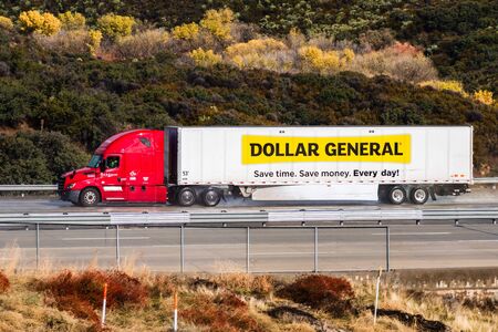 Dec 8, 2019 Los Angeles / CA / USA - Dollar General truck driving on the freeway; Dollar General Corporation is an American chain of variety stores headquartered in Goodlettsville, Tennesseeのeditorial素材