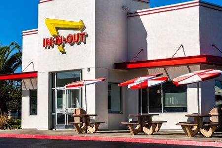 Oct 9, 2019 San Jose / CA / USA - In-N-Out location in South San Francisco Bay Area; In-N-Out Burger is an American regional chain of fast food restaurantsのeditorial素材