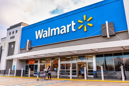 Jan 9, 2020 Mountain View / CA/ USA - People shopping at a Walmart store in south San Francisco bay areaのeditorial素材