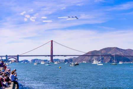 Oct 12, 2019 San Francisco / CA / USA - Peope watching the Fleet Week airshow from the shore and from private boats and cruise ships; Golden Gate Bridge visible in the background;のeditorial素材