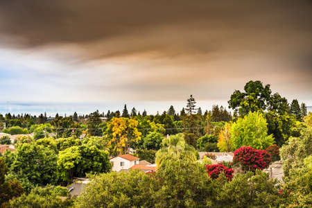 Smoke cloud created by the LNU, CZU and SCU lightning complex wildfires covering the South San Francisco Bay Area sky and causing bad air quality across the entire area; Sunnyvale, Californiaの写真素材