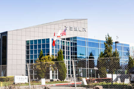 November 10, 2020  Fremont / CA / USA - Exterior view of Tesla Inc offices and production facility in East San Francisco bay area, Silicon Valleyのeditorial素材
