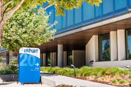Sep 29, 2020 Mountain View / CA / USA - Intuit corporate headquarters in Silicon Valley; Intuit Inc is an American company that develops and sells financial, accounting and tax preparation softwareのeditorial素材