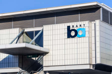 Nov 27, 2020 Pleasanton / CA/ USA - BART West Dublin / Pleasanton stop in East Bay; Bay Area Rapid Transit (BART) is a public transportation system serving the San Francisco Bayのeditorial素材