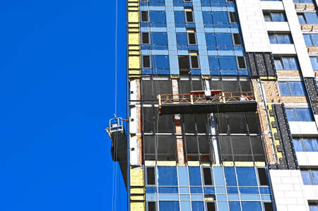 Suspended Platform Cradle Construction Gondola, ZLP on wallの写真素材