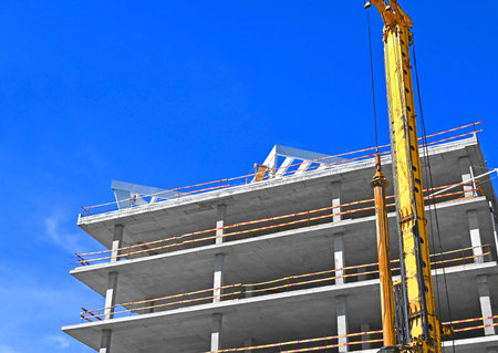 Piling rig hydraulic hammer on building construction