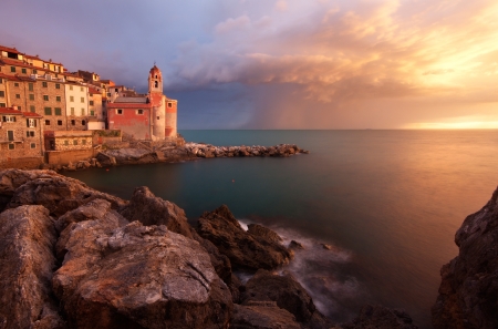 Beautiful sunset in Tellaro, a small fishing village in Liguria, Italyのeditorial素材