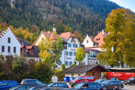 SCHWANGAU, GERMANY - OKTOBER 09, 2018: Beautiful houses with mountains in background in autumnのeditorial素材