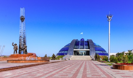 Sightseeing in Kazakhstan. Panoramic view on Historical and cultural center park of First President Nursultan Nazarbayev with Monument of Metallurgists. Temirtau, Karaganda Region, Kazakhstan. Asiaのeditorial素材