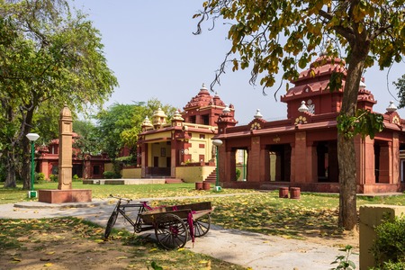 View on side temples of Shri Laxminarayan Temple, Birla Mandir, Hindu Vishnu Temple in New Delhi, India, Asia.のeditorial素材