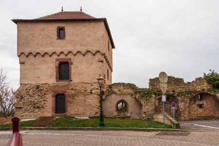 Fortification Tower, ger. Metzgerturm, fra. Tour des Bouchers in Lauterbourg, Wissembourg, Bas-Rhin, Grand Est, Franceのeditorial素材