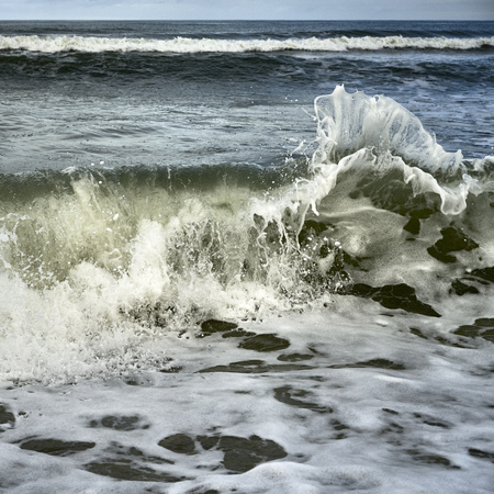 Wave breaking and foaming white sprayの写真素材