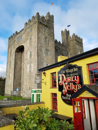 Bunratty Castle and Durty Nelly's Irish Pub, Ireland - Nov 30th 2017: Beautiful view of Ireland's most famous Castle and Irish Pub in County Clare. Famous world tourist attraction. Bunratty Castle and Durty Nelly's Pub.のeditorial素材