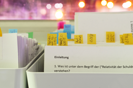 Index cards with legal issues in the background on the index card is in German "Introduction" and a questionの写真素材