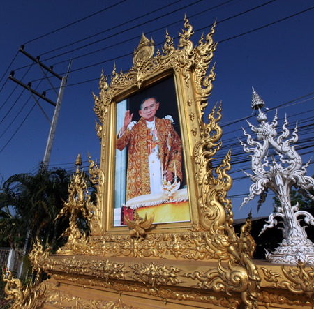 A picture of the Kingdom of Thailand Bhumibol Adelyadej is allgegenwertig in the city of Chiang Rai in northern Thailandのeditorial素材