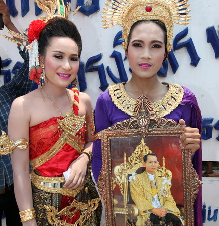 A picture of the Kingdom of Thailand Bhumibol Adelyadej is allgegenwertig the traditional Rocket Festival in the town of Yasothon in the east of Thailandのeditorial素材