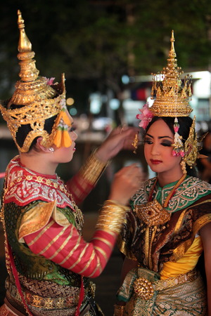 Traditional dancers dancing in a park in Chiang Mai in the north of Thailandのeditorial素材