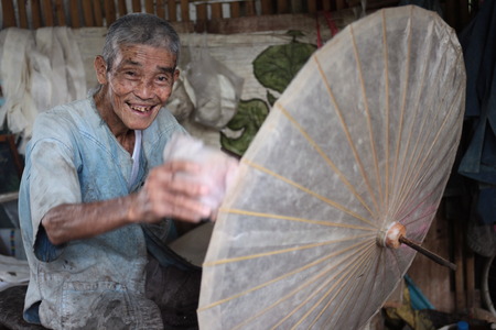 The traditional paper umbrella production in Chiang Mai in northern Thailandのeditorial素材
